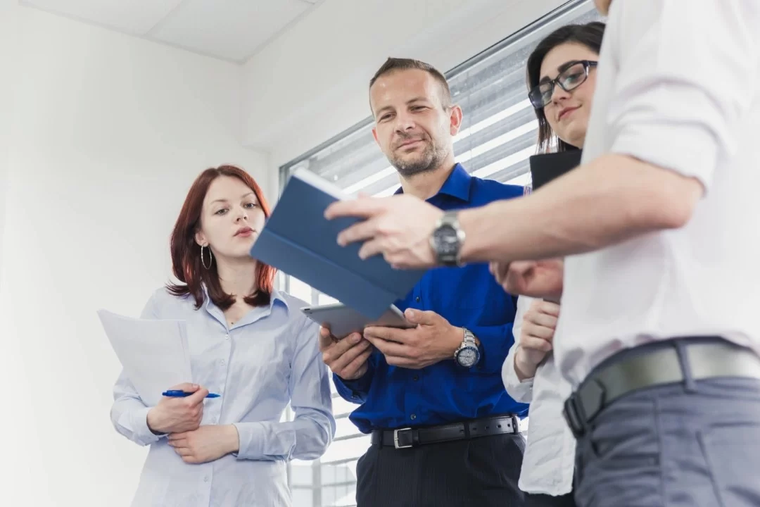 people-modern-office-collaborating